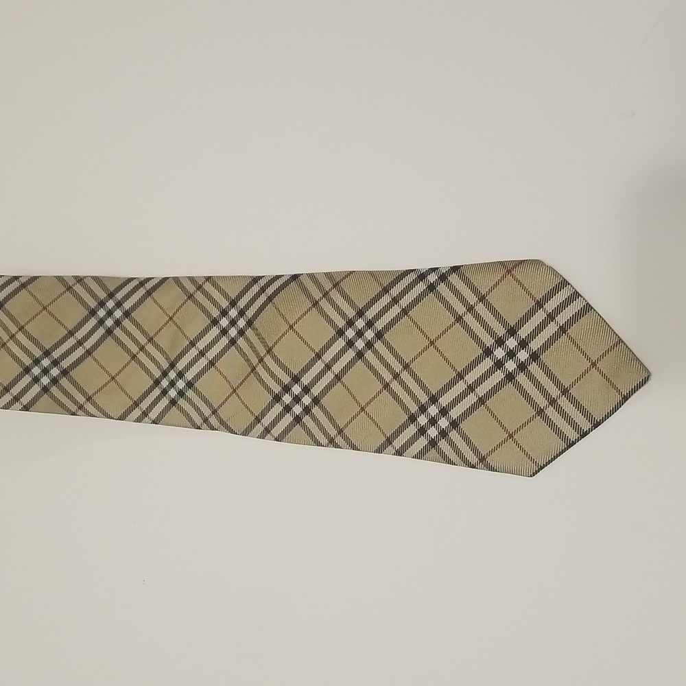 EUC Burberry Nova check tie 100% silk